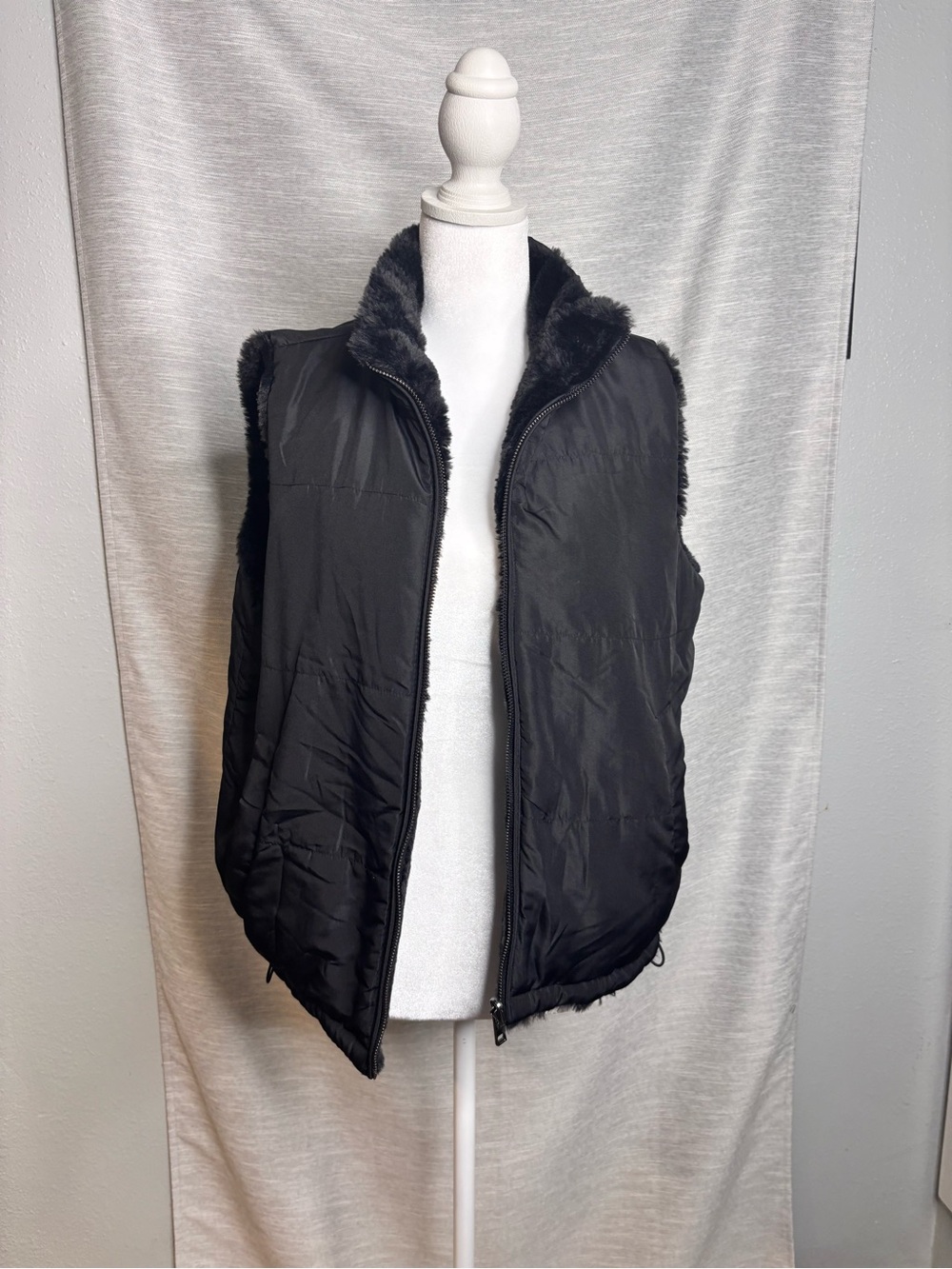 Time and Tru Black Quilted Faux-Fur Collar Vest
